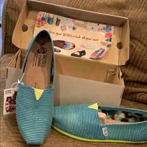 Bobs by Skechers blue/green ladies size 9